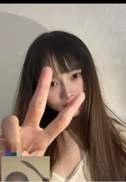 Luna, online now on OmiTV
